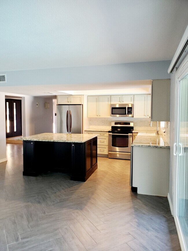Foto del edificio - COMING SOON! NO HOA-Stunning 3 Bedroom wit...