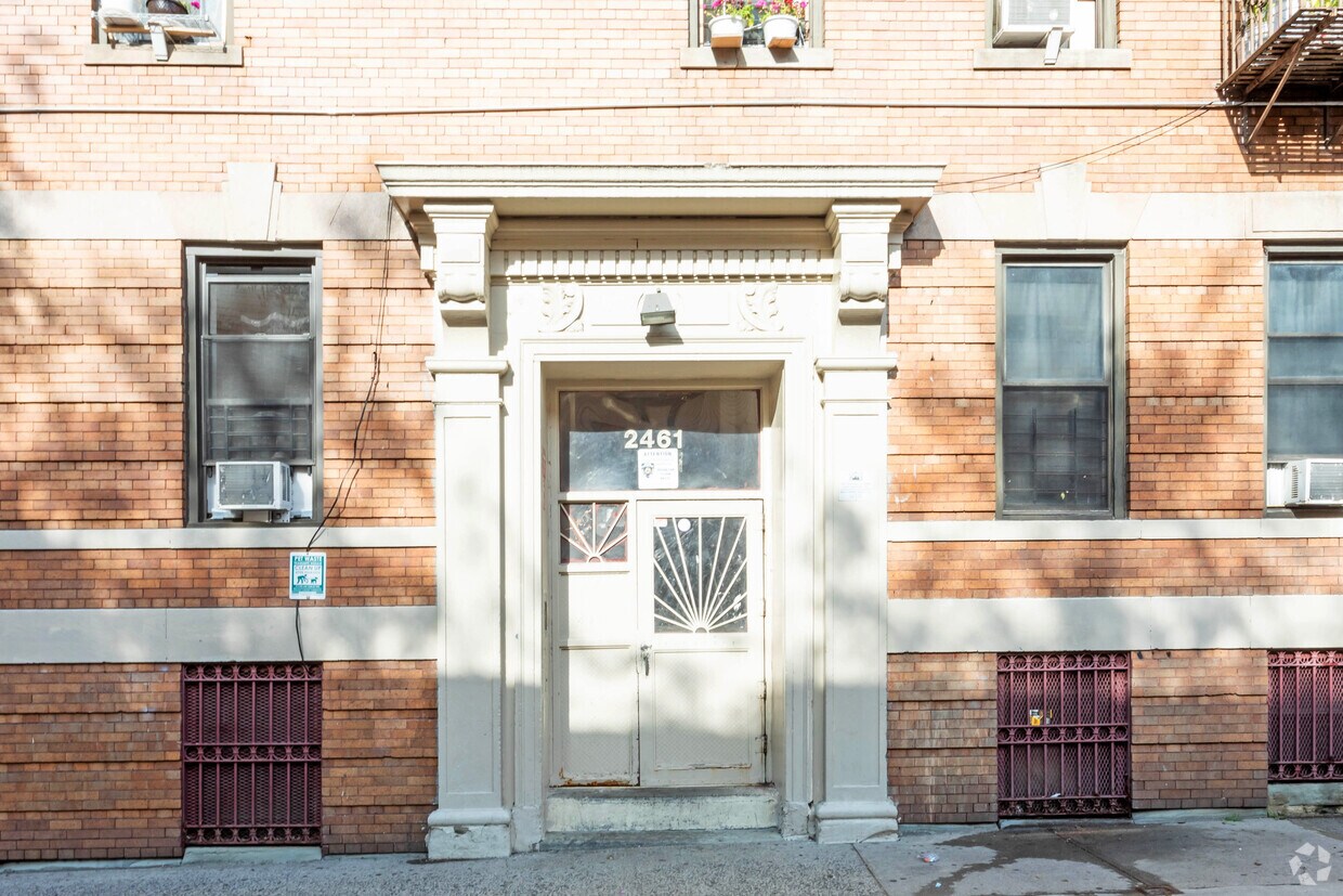 Entrance - 2461 Elm Pl