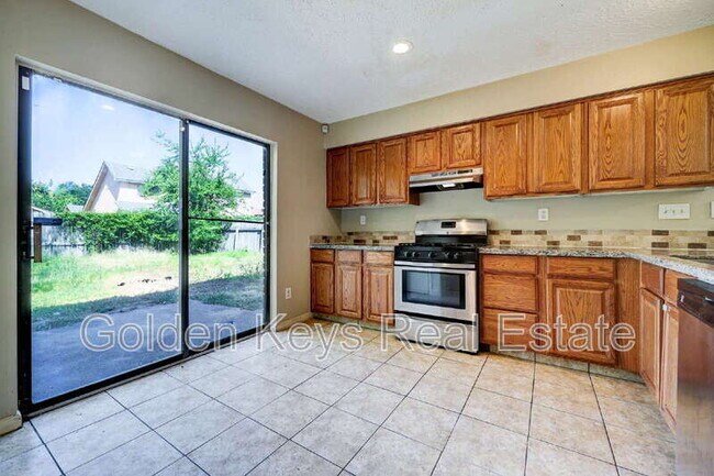 Building Photo - 10731 Staghill Dr