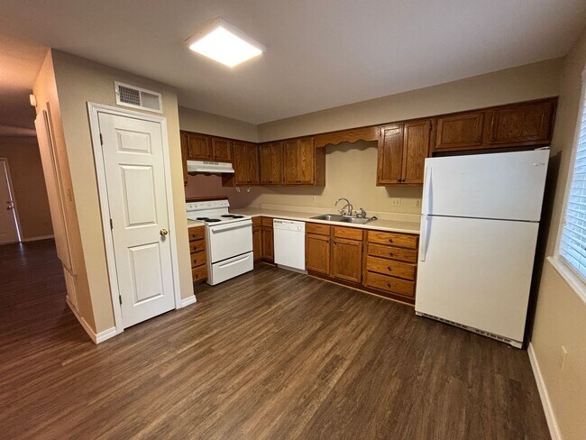 Foto del edificio - 218 East 16th St (Williamson Way, Apt 1-4