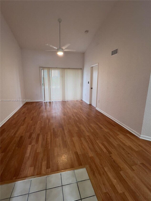 Foto principal - 2861 N Oakland Forest Dr