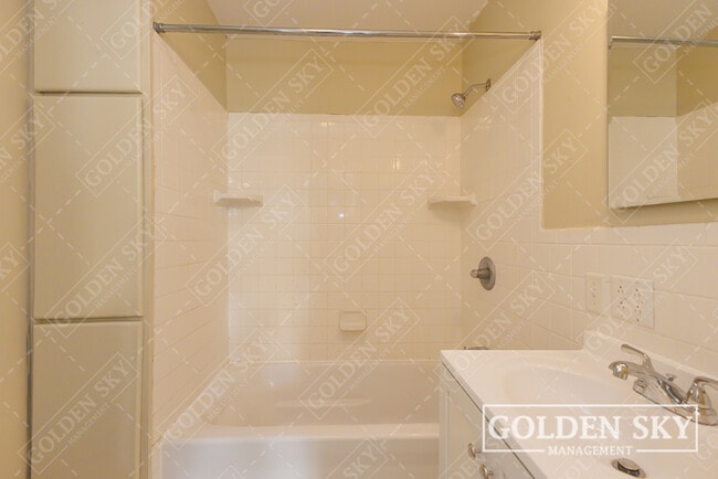 Foto del edificio - 240 S Main St