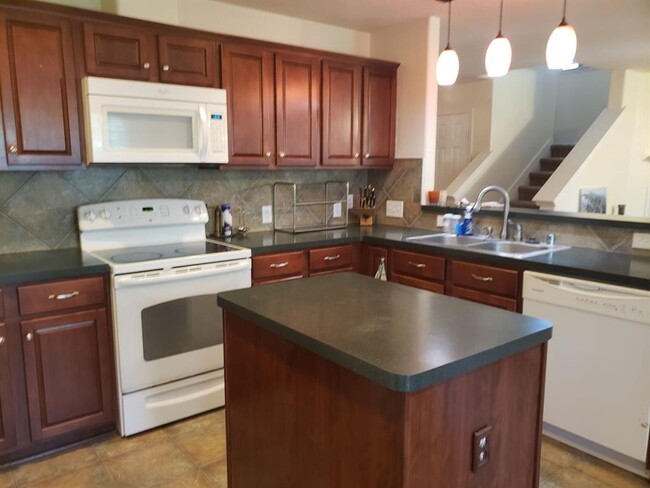 Building Photo - 110 Genesee Ridge Dr