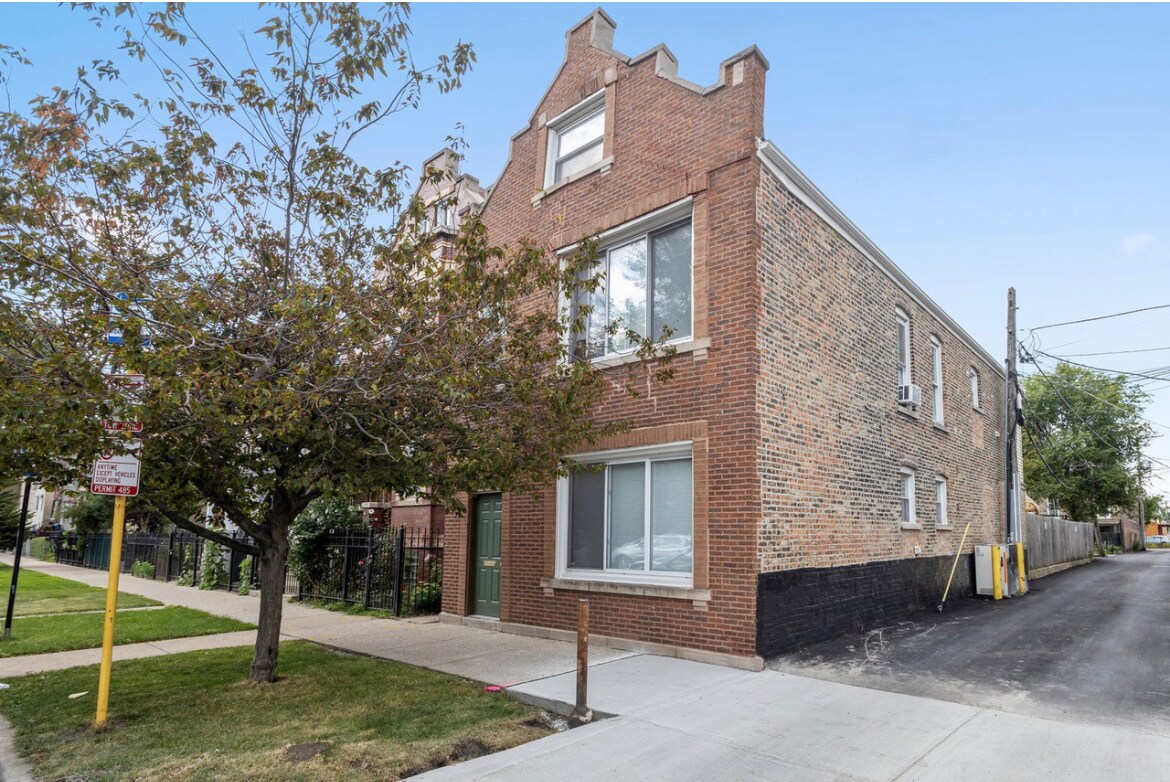Primary Photo - 2614 S Sawyer Ave