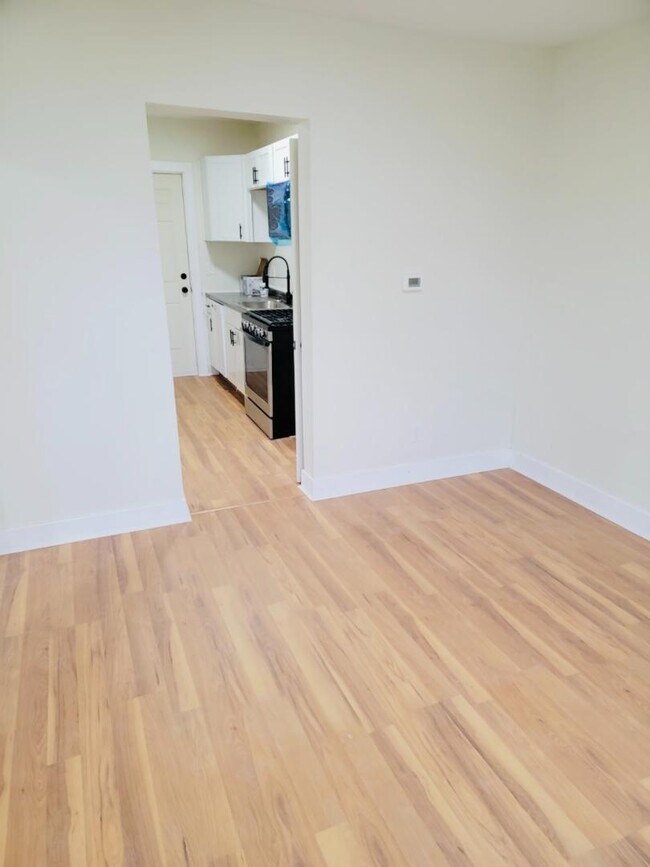 Building Photo - 21 Wayland St