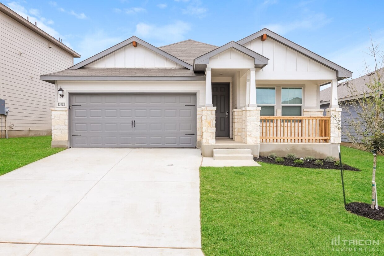 13681 Paxton Boulevard St. Hedwig TX House for Rent in Saint Hedwig