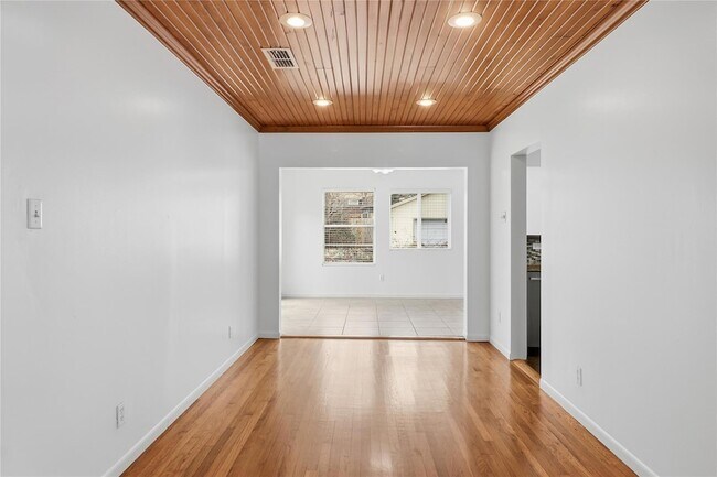 Foto del edificio - 2007 Montclaire St