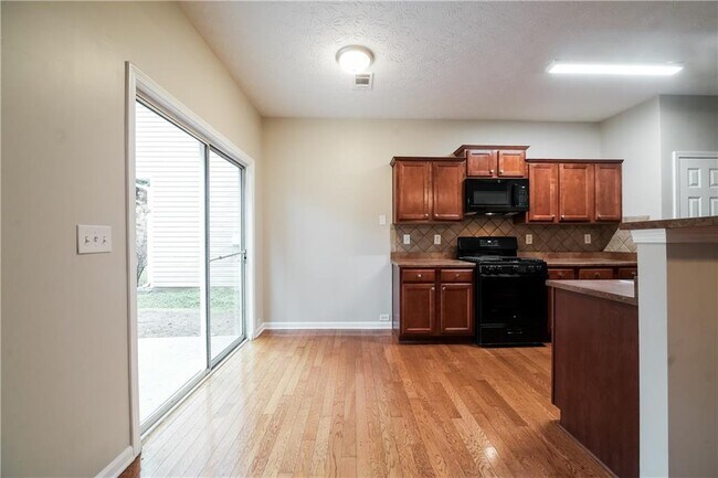 Foto del edificio - 744 Mountain Laurel Dr
