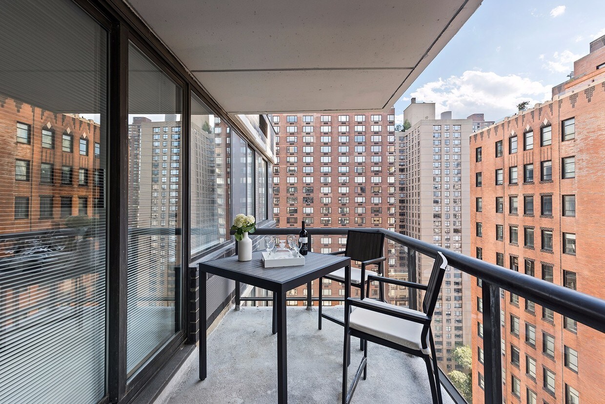 Primary Photo - 62 W 62nd St
