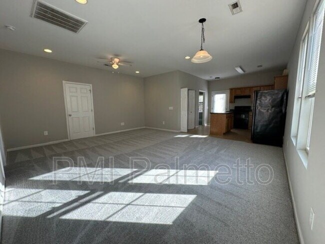 Foto del edificio - 124 Fairview Park Dr