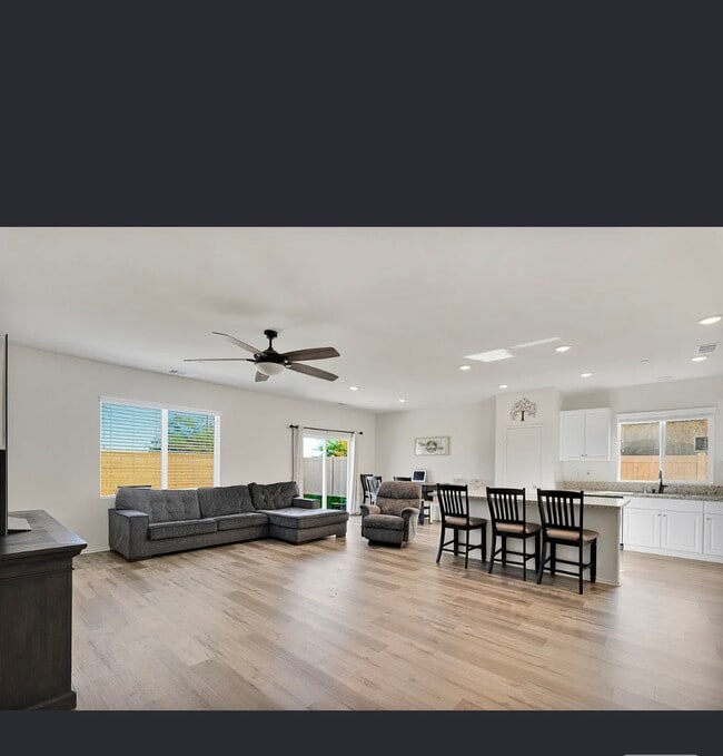 Foto del edificio - 11958 Gaines Ct