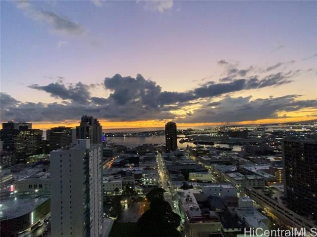 Building Photo - 1212 Nuuanu Ave