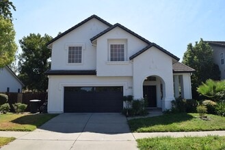 Building Photo - 816 Madison Way
