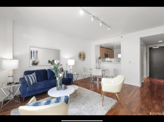 Building Photo - 555 4th St