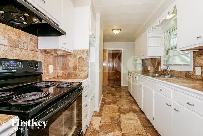 Foto del edificio - 7444 Blue Ridge Blvd