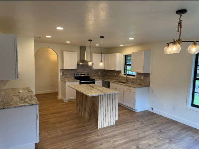 Building Photo - 1062 Binns Dr