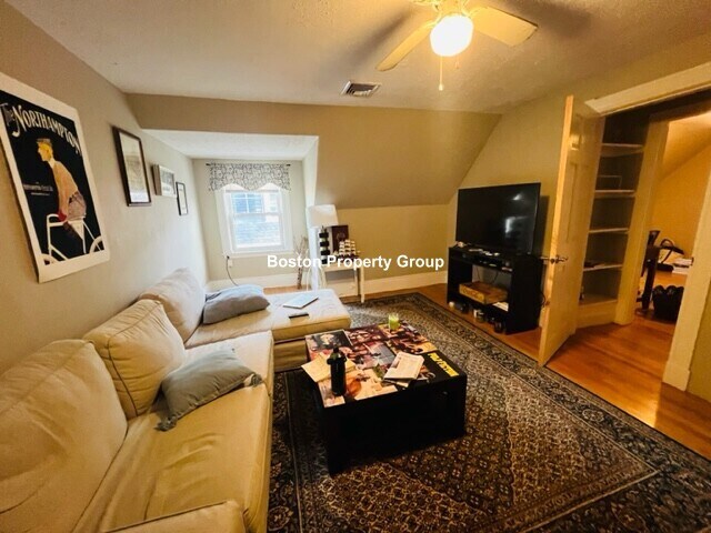 Primary Photo - 16 Hinckley St