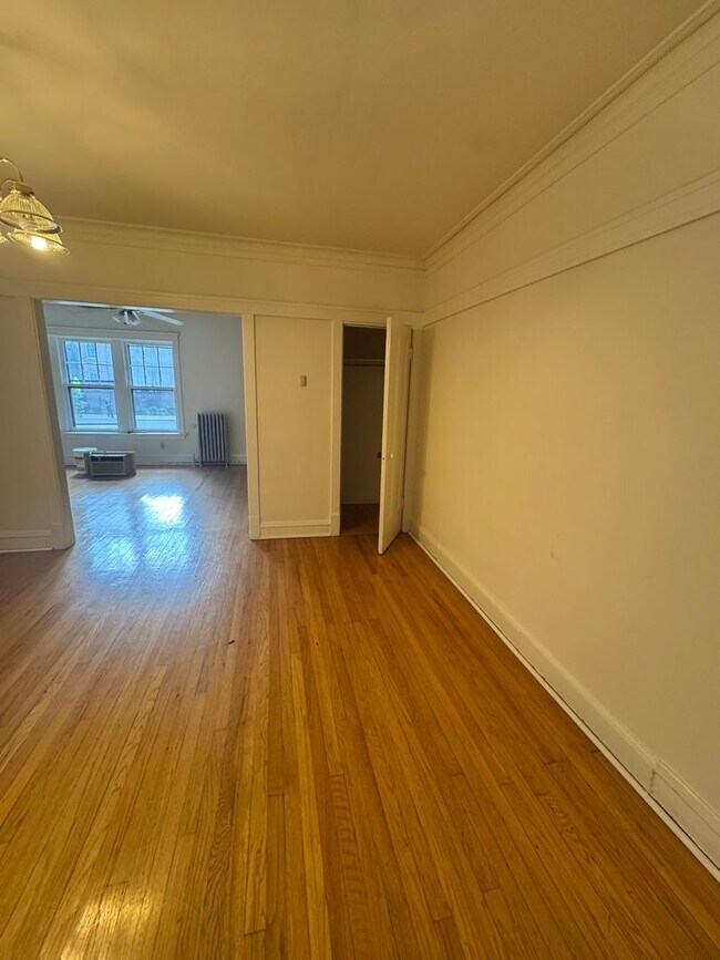 Foto del edificio - Lovely and Very Large Ravenswood Manor 1 B...