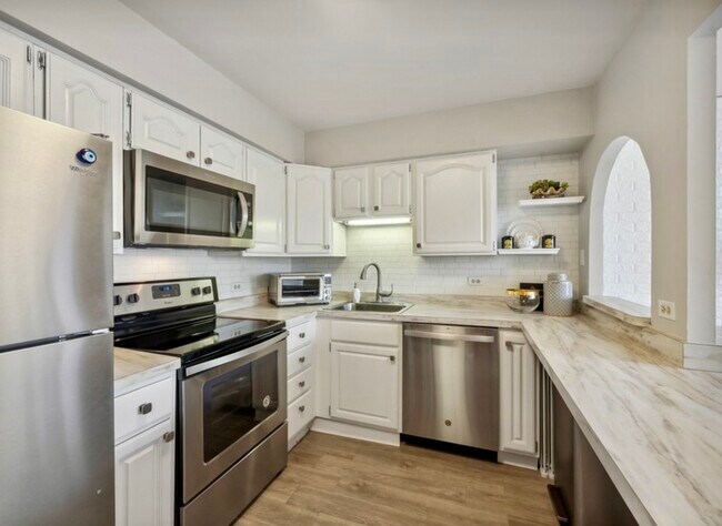 Foto del edificio - 3930 N Pine Grove Ave