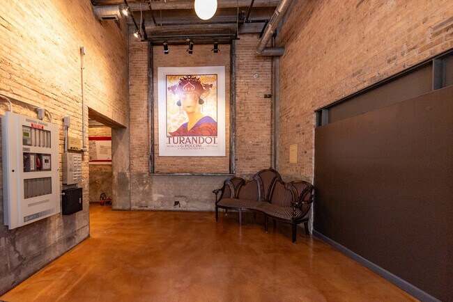 Foto del edificio - 2545 S Dearborn St