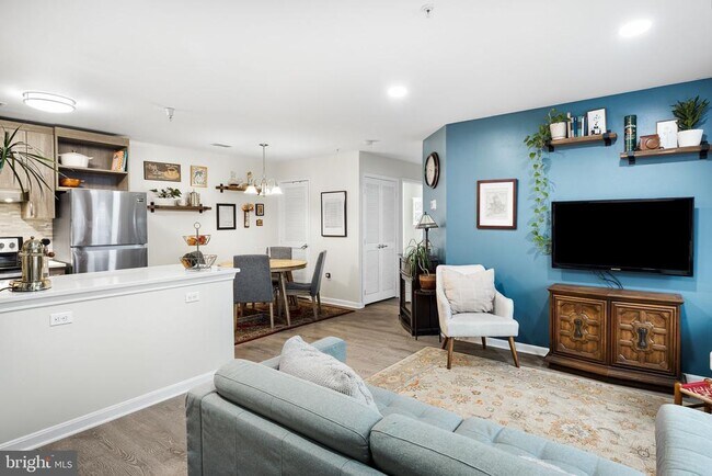 Building Photo - 645 Constellation Square SE