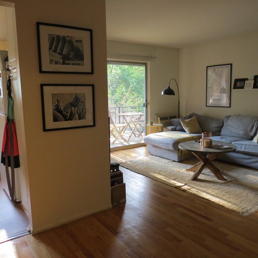 Primary Photo - 1129 N Center St