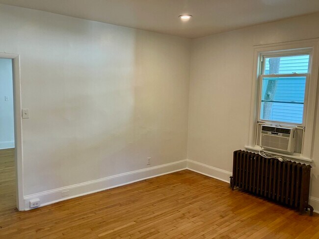 Foto del edificio - 714 Magill Ave