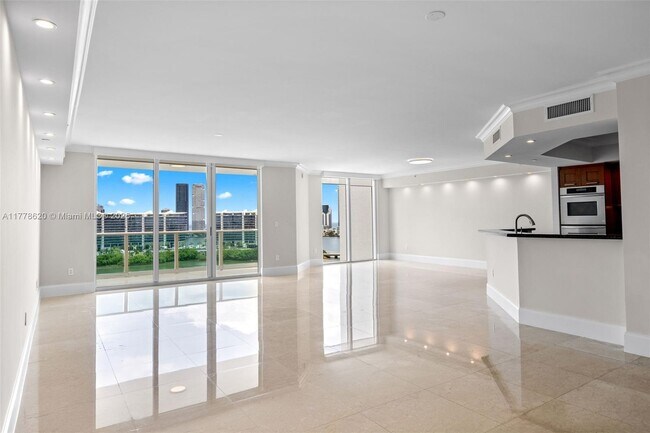 Foto del edificio - 3301 NE 183rd St