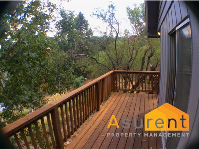 Building Photo - 3-Bedroom/2-Bathroom Home with Amazing Vie...