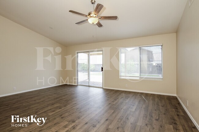 Building Photo - 6396 N 81st Dr