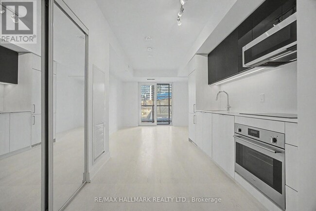 Building Photo - 308 Jarvis St