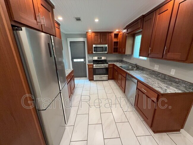 Foto del edificio - 6709 Old Hwy 90
