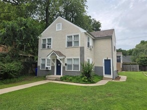 Building Photo - 608 Chautauqua Ave