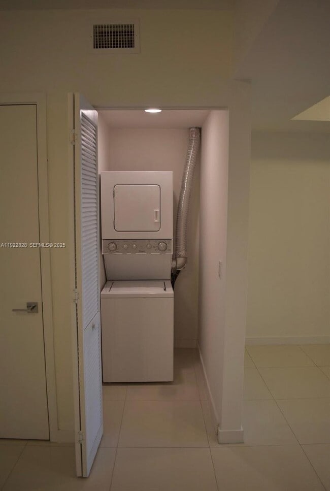 Foto del edificio - 7661 NW 107th Ave