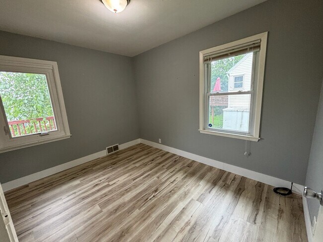Foto del edificio - 6617 Eliot View Rd