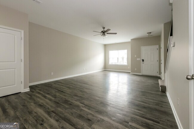 Foto del edificio - 6109 Oakley Rd