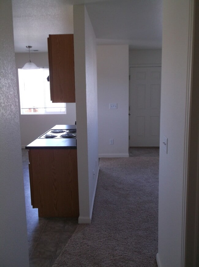 Building Photo - 205 Hunters Way