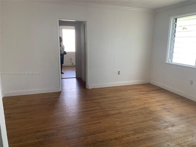 Foto del edificio - 7928 Harding Ave
