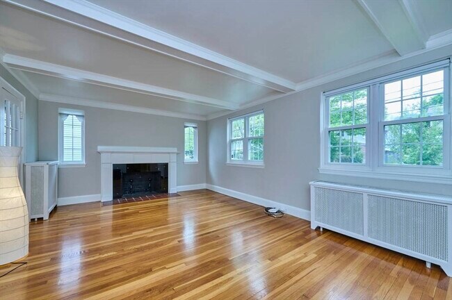 Foto del edificio - 140 Watson Rd