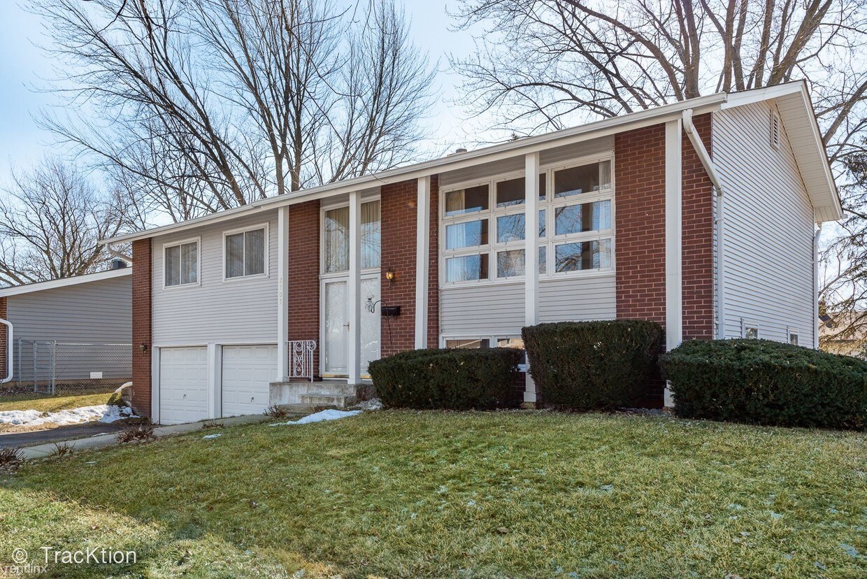 Primary Photo - 4 br, 1 bath House - 2707 Woodridge Dr