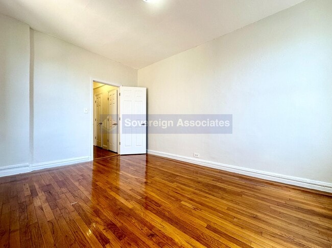 Building Photo - 3015 Roberts Ave
