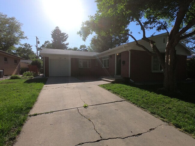 Foto del edificio - Beautifully remodeled 3 bed 2.5 bath house in Broomfield