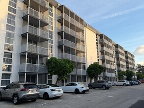 Building Photo - 16950 W Dixie Hwy