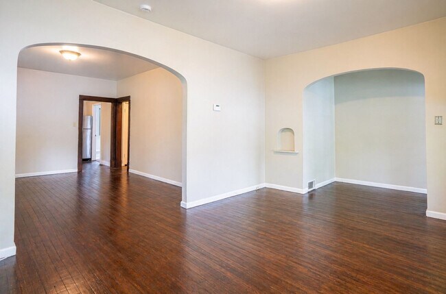 Building Photo - 740 E 800 S