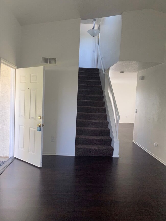 Building Photo - 44641 Stonebridge Ln