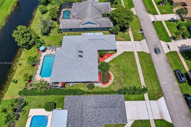Foto del edificio - 13582 Columbine Ave
