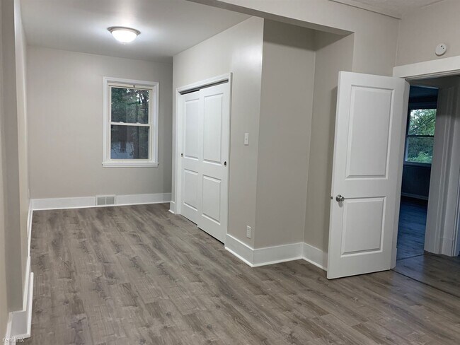 Foto del edificio - 3 br, 1 bath House - 114 Wallace Ave