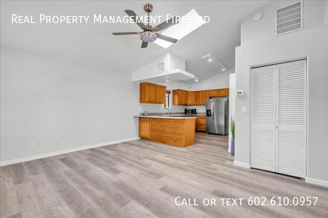 Building Photo - 548 E Palo Verde St