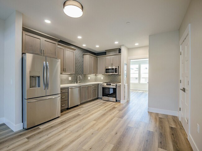 Foto del edificio - 136 Aptos Vlg Wy