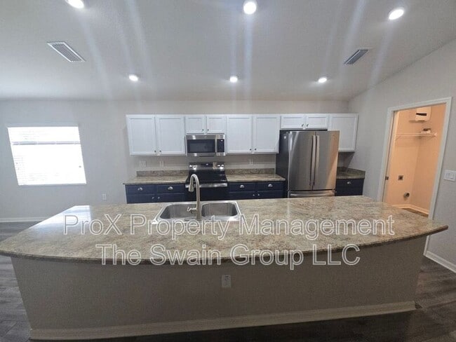 Building Photo - 1906 Danes Ct